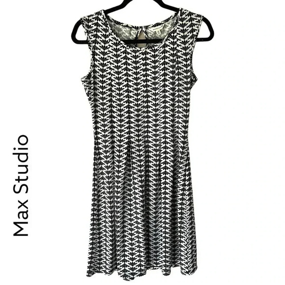 MAX STUDIO | NWOT | BLACK WHITE SLEEVELESS DRESS | SIZE: EXTRA SMALL - Picture 1 of 11